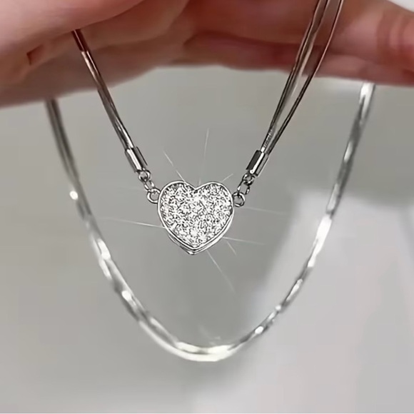 Elegant Silver Heart Pendant Necklace - Picture 1 of 4
